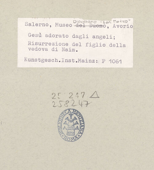 Rückseite von Kunstgeschichtliches Institut Mainz [https://www.deutsche-digitale-bibliothek.de/content/lizenzen/rv-ez/] Szenen aus dem Neuen und Alten TestamentChristus segnet die Engel; Totenerweckung des Jünglings von Nain - Gesamtansicht, bh258247_recto. Foto.