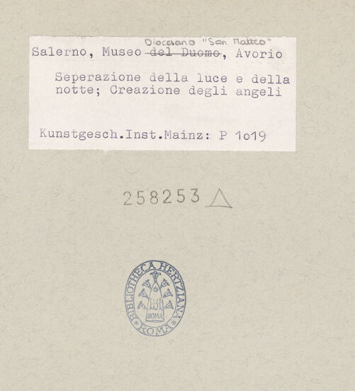 Rückseite von Kunstgeschichtliches Institut Mainz [https://www.deutsche-digitale-bibliothek.de/content/lizenzen/rv-ez/] Szenen aus dem Neuen und Alten TestamentTeilung von Licht und Dunkelheit; Gottvater mit anbetenden Engel (zweiter Schöpfungstag?) - Gesamtansicht, bh258253_recto. Foto.