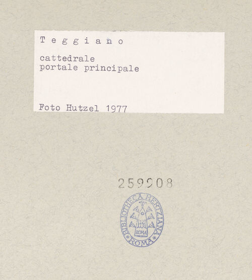 Rückseite von Hutzel, Max [https://www.deutsche-digitale-bibliothek.de/content/lizenzen/rv-ez/] Hauptportal - Kapitelle rechts, bh259908_recto. Foto: Hutzel, Max.