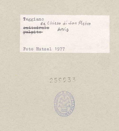 Rückseite von Hutzel, Max [https://www.deutsche-digitale-bibliothek.de/content/lizenzen/rv-ez/] Zweites Kapitell von links - Seitenansicht, bh259933_recto. Foto: Hutzel, Max.