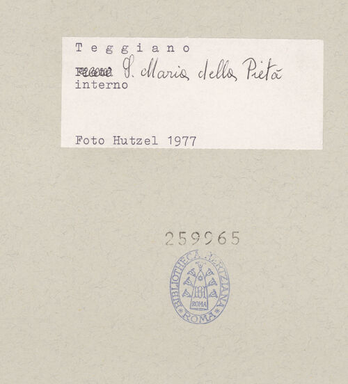 Rückseite von Hutzel, Max [https://www.deutsche-digitale-bibliothek.de/content/lizenzen/rv-ez/] Chiesa della Pietà - Blick zum Chor, nach Osten, bh259965_recto. Foto: Hutzel, Max.