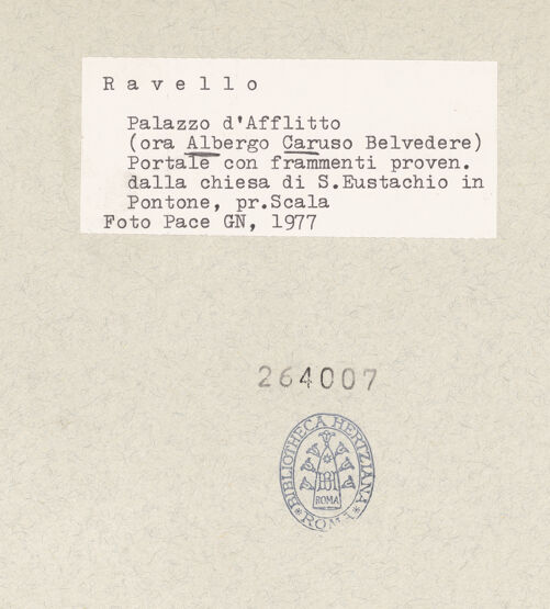 Rückseite von Pace, Valentino [https://www.deutsche-digitale-bibliothek.de/content/lizenzen/rv-ez/] Portal - Linker Torpfosten, Detail, bh264007_recto. Foto: Pace, Valentino.