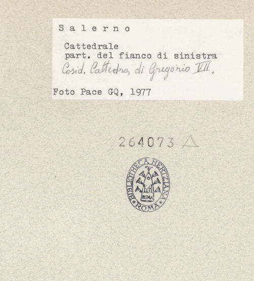 Rückseite von Pace, Valentino [https://www.deutsche-digitale-bibliothek.de/content/lizenzen/rv-ez/] Kathedra Gregors VII. - Rechte Armlehne, Detail: Löwenkopf, bh264073_recto. Foto: Pace, Valentino.