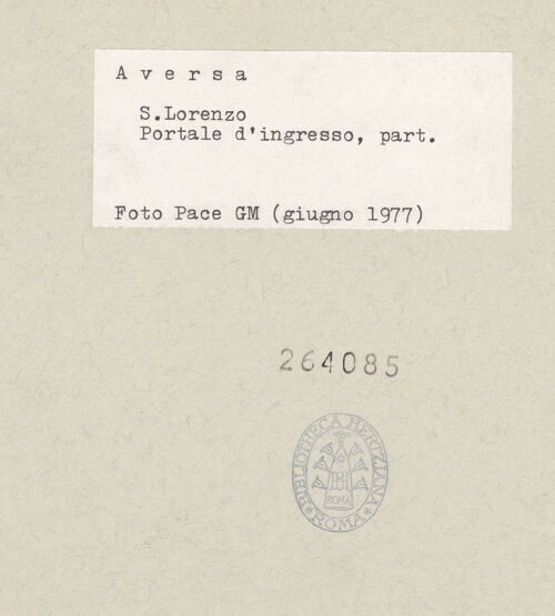 Rückseite von Pace, Valentino [https://www.deutsche-digitale-bibliothek.de/content/lizenzen/rv-ez/] Linkes Kapitell, bh264085_recto. Foto: Pace, Valentino.