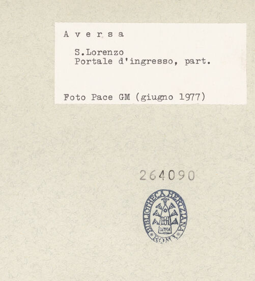 Rückseite von Pace, Valentino [https://www.deutsche-digitale-bibliothek.de/content/lizenzen/rv-ez/] Giebel und Tympanon, Teilansicht, bh264090_recto. Foto: Pace, Valentino.