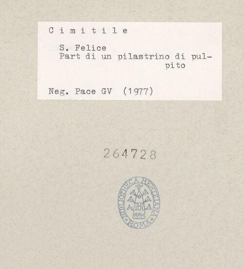 Rückseite von Pace, Valentino [https://www.deutsche-digitale-bibliothek.de/content/lizenzen/rv-ez/] Pfeiler mit floralem Ornament und Tiere - Detail eines Pfeilers, bh264728_recto. Foto: Pace, Valentino.