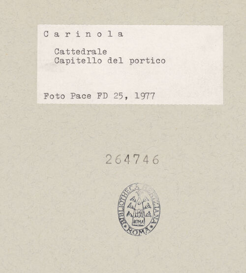 Rückseite von Pace, Valentino [https://www.deutsche-digitale-bibliothek.de/content/lizenzen/rv-ez/] Kapitell 3 - Frontalansicht, bh264746_recto. Foto: Pace, Valentino.