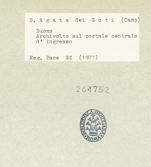 Rückseite von Pace, Valentino [https://www.deutsche-digitale-bibliothek.de/content/lizenzen/rv-ez/] Hauptportal - Archivolte und Tympanon, bh264752_recto. Foto: Pace, Valentino.