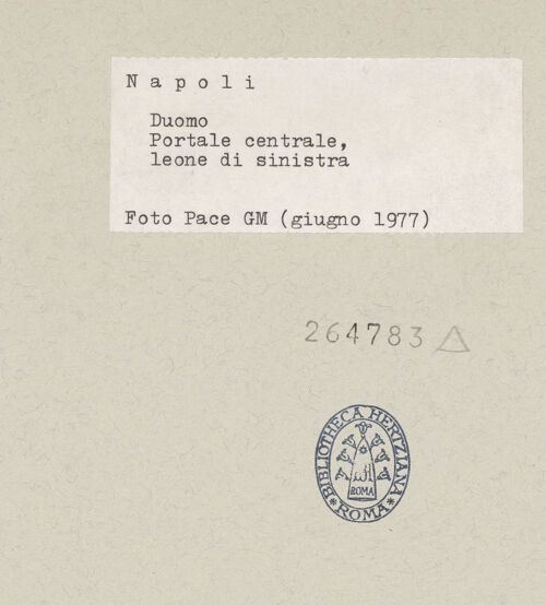 Rückseite von Pace, Valentino [https://www.deutsche-digitale-bibliothek.de/content/lizenzen/rv-fz/] HauptportalLöwen - Linker Löwe, bh264783_recto. Foto: Pace, Valentino.