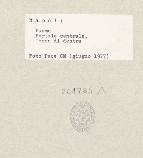 Rückseite von Pace, Valentino [https://www.deutsche-digitale-bibliothek.de/content/lizenzen/rv-fz/] HauptportalLöwen - Rechter Löwe, bh264785_recto. Foto: Pace, Valentino.