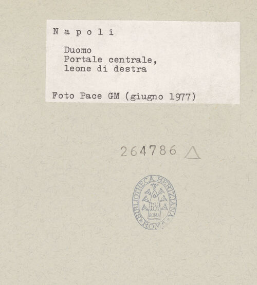 Rückseite von Pace, Valentino [https://www.deutsche-digitale-bibliothek.de/content/lizenzen/rv-fz/] HauptportalLöwen - Rechter Löwe, bh264786_recto. Foto: Pace, Valentino.