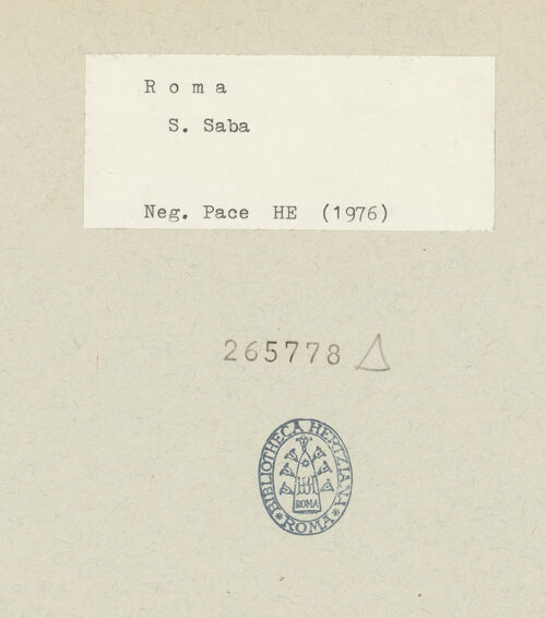 Rückseite von Fischer Pace, Ursula [https://www.deutsche-digitale-bibliothek.de/content/lizenzen/rv-ez/] Vermauerte Relieffragmente am Treppenhaus des Refektoriums - linkes Relieffragment mit Spiralsäule, bh265778_recto. Foto: Fischer Pace, Ursula.