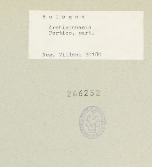 Rückseite von Alinari [https://www.deutsche-digitale-bibliothek.de/content/lizenzen/rv-ez/] Gedenktafel für Antonio Cucchi - Gesamtansicht, bh266252_recto. Foto: Villani.