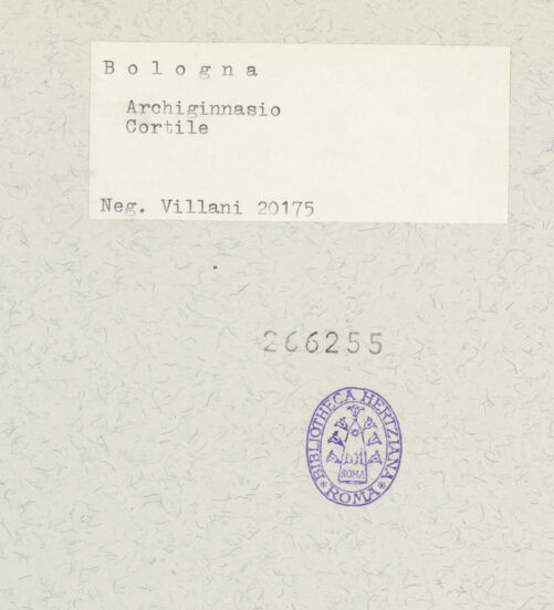 Rückseite von Alinari [https://www.deutsche-digitale-bibliothek.de/content/lizenzen/rv-ez/] Archiginnasio - Östliche Fassade, bh266255_recto. Foto: Villani.