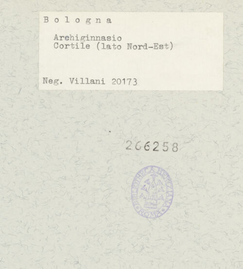 Rückseite von Alinari [https://www.deutsche-digitale-bibliothek.de/content/lizenzen/rv-ez/] Archiginnasio - Südwestliche Ecke, bh266258_recto. Foto: Villani.