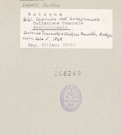 Rückseite von Alinari [https://www.deutsche-digitale-bibliothek.de/content/lizenzen/rv-ez/] Sala di Lettura (Sala V) des Archiginnasio von Bologna - Gesamtansicht, bh266269_recto. Foto: Villani.