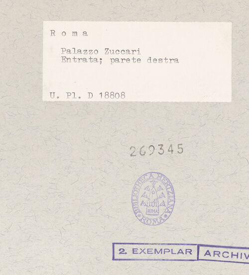 Rückseite von Bibliotheca Hertziana [https://www.deutsche-digitale-bibliothek.de/content/lizenzen/rv-fz/] Antike Inschriften, Fragmente und ArtefakteTeil einer Inschrift mit Ornament - , bh269345_recto. Foto.