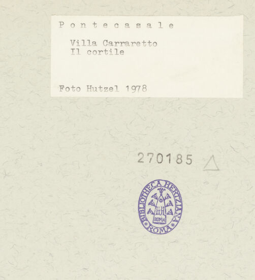 Rückseite von Hutzel, Max [https://www.deutsche-digitale-bibliothek.de/content/lizenzen/rv-ez/] Villa Garzoni-MichielBarchessa - Ansicht vom Hof aus Südosten, bh270185_recto. Foto: Hutzel, Max.