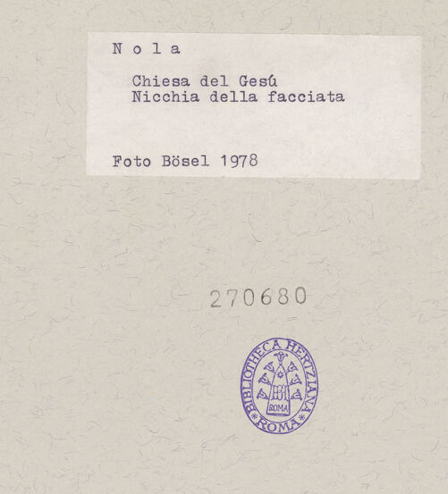 Rückseite von Bösel, Richard [https://www.deutsche-digitale-bibliothek.de/content/lizenzen/rv-fz/] Chiesa del Gesù - Fassade, Detail: Fenster, bh270680_recto. Foto: Bösel, Richard.