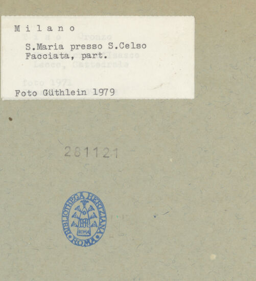 Rückseite von Güthlein, Klaus [https://www.deutsche-digitale-bibliothek.de/content/lizenzen/rv-fz/] Santa Maria presso San CelsoWestfassade - Fenster, bh281121_recto. Foto: Güthlein, Klaus.