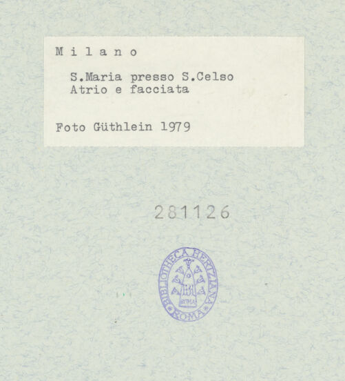 Rückseite von Güthlein, Klaus [https://www.deutsche-digitale-bibliothek.de/content/lizenzen/rv-fz/] Santa Maria presso San Celso - Atrium und Fassade von Südwesten, bh281126_recto. Foto: Güthlein, Klaus.