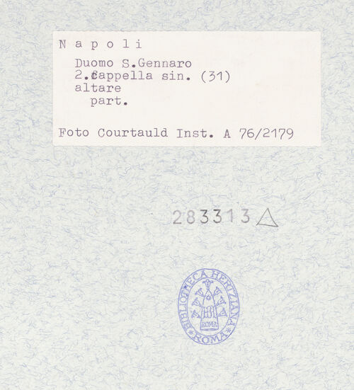 Rückseite von Courtauld Institute of Art [https://www.deutsche-digitale-bibliothek.de/content/lizenzen/rv-ez/] Altar des heiligen Thomas - Sockel mit Wappen rechts, bh283313_recto. Foto.