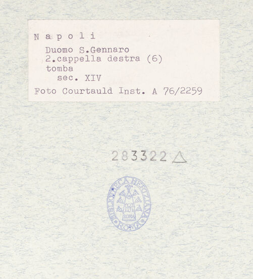 Rückseite von Courtauld Institute of Art [https://www.deutsche-digitale-bibliothek.de/content/lizenzen/rv-ez/] Grabmäler der CaraccioloSarkophagfront des Cobello Caracciolo (gest. 1320) - Gesamtansicht, bh283322_recto. Foto.