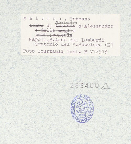 Rückseite von Courtauld Institute of Art [https://www.deutsche-digitale-bibliothek.de/content/lizenzen/rv-ez/] Bank mit architektonischem Rahmen und Wappen - Gesamtansicht, bh283400_recto. Foto.