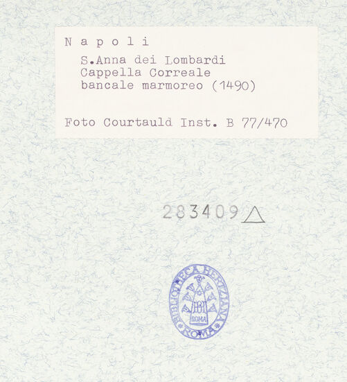 Rückseite von Courtauld Institute of Art [https://www.deutsche-digitale-bibliothek.de/content/lizenzen/rv-ez/] Bank mit architektonischem Rahmen und Wappen - Gesamtansicht, bh283409_recto. Foto.