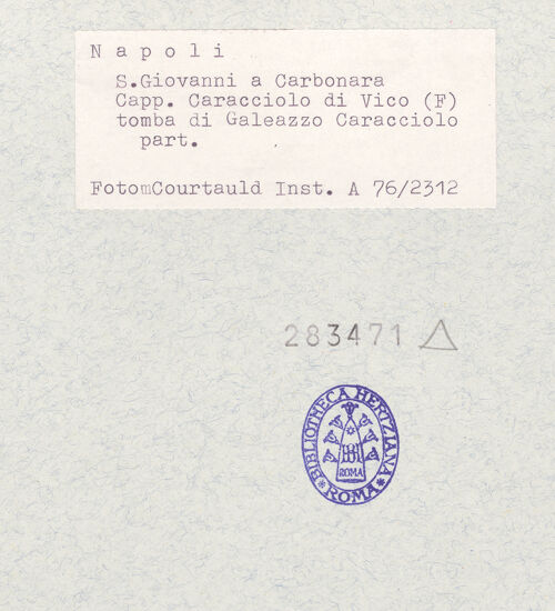 Rückseite von Courtauld Institute of Art [https://www.deutsche-digitale-bibliothek.de/content/lizenzen/rv-ez/] Grabmal des Galeazzo CaraccioloFiguren (Genii?) mit Tropaion - Rechte Figur (Genius?), bh283471_recto. Foto.