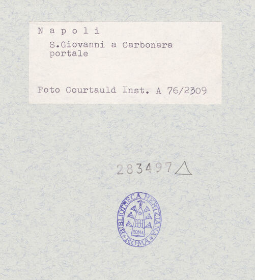 Rückseite von Courtauld Institute of Art [https://www.deutsche-digitale-bibliothek.de/content/lizenzen/rv-ez/] San Giovanni a CarbonaraSüdfassade (Cappella di Santa Monica) - Schrägansicht von Südosten, bh283497_recto. Foto.