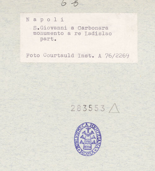 Rückseite von Courtauld Institute of Art [https://www.deutsche-digitale-bibliothek.de/content/lizenzen/rv-ez/] Grabmal des Königs Ladislaus (gest. 1414)Bogen, Grabkammer und SarkophagLadislaus, Ludwig von Toulouse und Ministranten - Teilansicht, bh283553_recto. Foto.