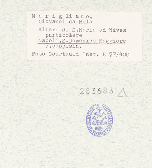 Rückseite von Courtauld Institute of Art [https://www.deutsche-digitale-bibliothek.de/content/lizenzen/rv-ez/] Maria-Schnee-Altar - Engel, die die Inschrift halten, bh283683_recto. Foto.