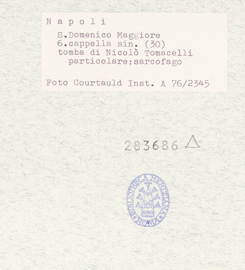 Rückseite von Courtauld Institute of Art [https://www.deutsche-digitale-bibliothek.de/content/lizenzen/rv-ez/] Grabmal des Nicola Tomacelli (gest. 1473) - Sarkophagfront, Schmerzensmann, bh283686_recto. Foto.