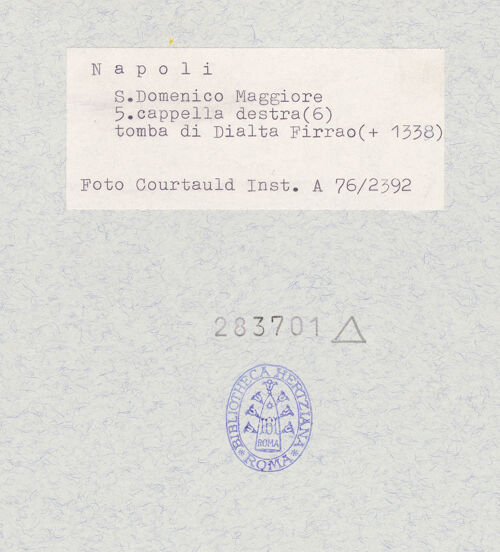 Rückseite von Courtauld Institute of Art [https://www.deutsche-digitale-bibliothek.de/content/lizenzen/rv-ez/] Grabmal der Dialta Firrao (Dialta de filiis Raonis, gest. 1338) - Sarkophag, Frontalansicht, bh283701_recto. Foto.