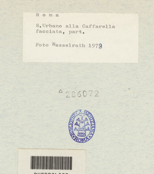 Rückseite von Nesselrath, Arnold [https://www.deutsche-digitale-bibliothek.de/content/lizenzen/rv-ez/] Sant'Urbano alla Caffarella - Ostseite, Detail: Kapitell, bh286072_recto. Foto: Nesselrath, Arnold.