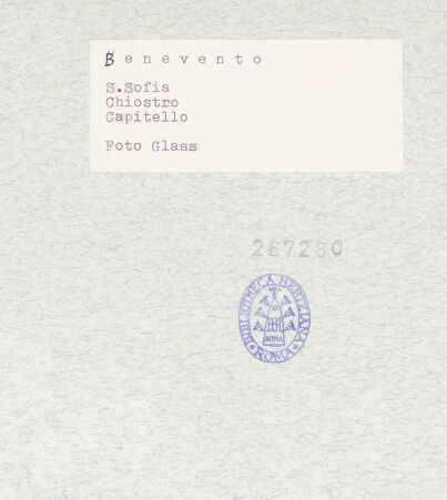 Rückseite von Glass, Dorothy [https://www.deutsche-digitale-bibliothek.de/content/lizenzen/rv-ez/] Kapitell 47 (Giess, 1959; Naldi, 1990) - Kapitell 47, bh287280_recto. Foto: Glass, Dorothy.