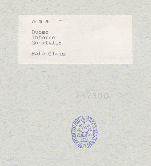 Rückseite von Glass, Dorothy [https://www.deutsche-digitale-bibliothek.de/content/lizenzen/rv-ez/] Kapitell mit männlichen Figuren - Frontalansicht, bh287300_recto. Foto: Glass, Dorothy.