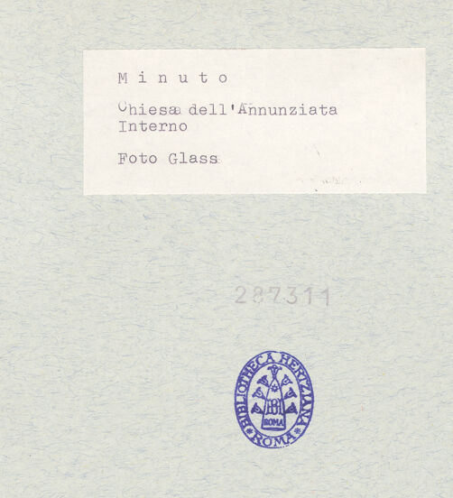 Rückseite von Glass, Dorothy [https://www.deutsche-digitale-bibliothek.de/content/lizenzen/rv-ez/] Urne mit Harpyien - Frontalansicht, bh287311_recto. Foto: Glass, Dorothy.