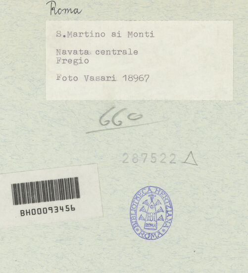 Rückseite von Vasari [https://www.deutsche-digitale-bibliothek.de/content/lizenzen/rv-ez/] Fries mit liturgischem Gerät, Marterwerkzeugen und religiös-symbolischen Objekten aus dem Alten und Neuen Testament - Rechte Seite, Detail (v.r.n.l.): Altar, Medaillon mit der Harfe Davids, eherne Schlange, brennender Dornbusch, Palme, Symbole der sieben Plagen (Frösche, Heuschrecken, Kornähren), Medaillon mit den Gesetzestafeln, bh287522_recto. Foto.