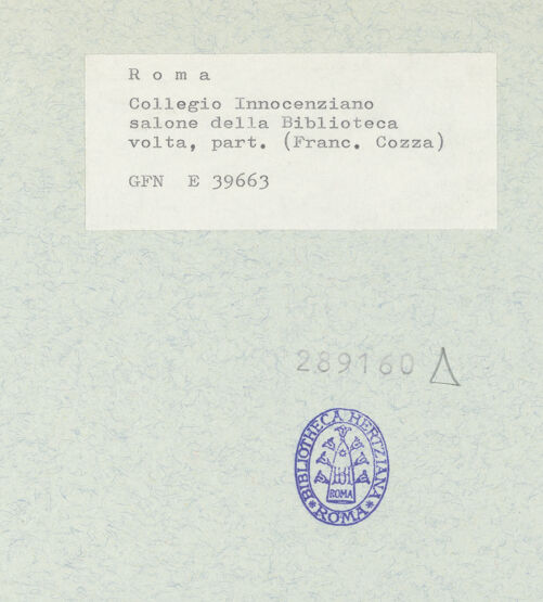 Rückseite von ICCD [https://www.deutsche-digitale-bibliothek.de/content/lizenzen/rv-ez/] Apotheose der Theologie - Detail: Kopf der Allegorie mit zwei Tauben, bh289160_recto. Foto.