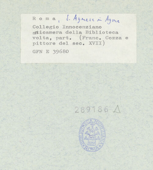 Rückseite von ICCD [https://www.deutsche-digitale-bibliothek.de/content/lizenzen/rv-ez/] Allegorien und Szenen aus der römischen Geschichte - Seitliches schmales Bildfeld, Gesamtansicht, bh289186_recto. Foto.