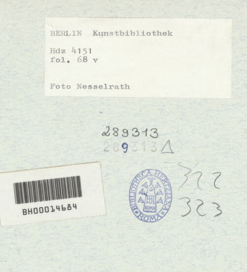 Rückseite von Kunstbibliothek [https://www.deutsche-digitale-bibliothek.de/content/lizenzen/rv-ez/] Codex Destailleur DS. Urbano della Caffarella: Schnitt und Aufriss der Längswand, Querschnitt durch die rechte Hälfte des Tempels mit Aufriss der Rückwand, Details zu Gesims, Kapitell und Gebälk - Gesamtansicht, bh289313_recto. Foto: Nesselrath, Arnold.