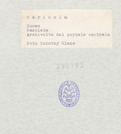 Rückseite von Glass, Dorothy [https://www.deutsche-digitale-bibliothek.de/content/lizenzen/rv-ez/] Hauptportal - Rechte Seite, Detail, bh290193_recto. Foto: Glass, Dorothy.