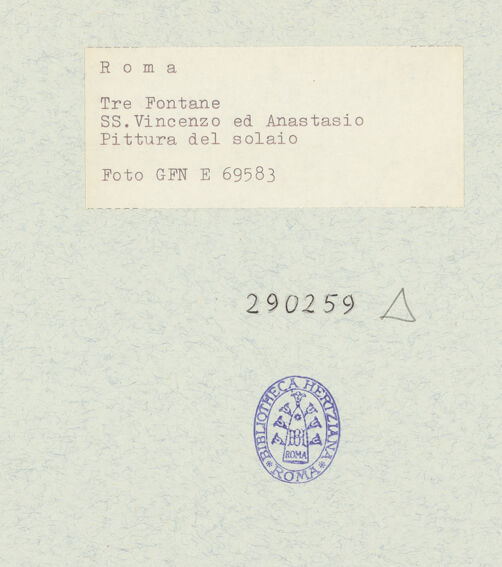 Rückseite von Istituto Nazionale per la Grafica [https://www.deutsche-digitale-bibliothek.de/content/lizenzen/rv-ez/] Fresken - Schmales Fragment mit Ranken auf weißem Grund, bh290259_recto. Foto.