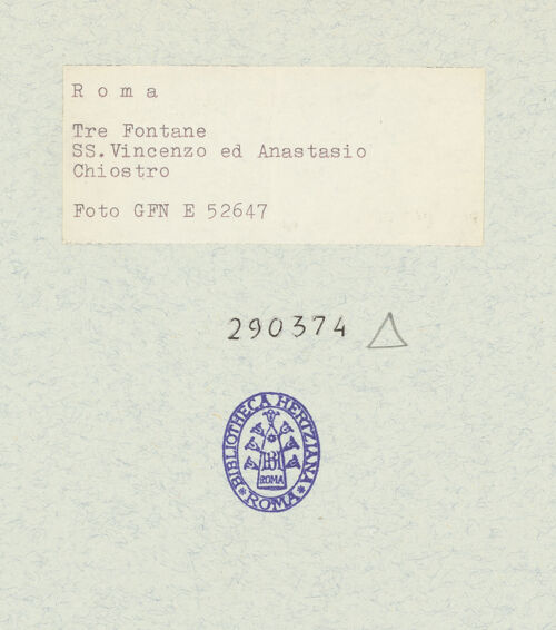 Rückseite von Istituto Nazionale per la Grafica [https://www.deutsche-digitale-bibliothek.de/content/lizenzen/rv-ez/] Abbazia delle Tre FontaneSanti Vincenzo ed Anastasio - Umgang, bh290374_recto. Foto.