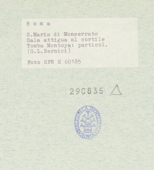 Rückseite von ICCD [https://www.deutsche-digitale-bibliothek.de/content/lizenzen/rv-ez/] Grabmal des Pedro Foix de MontoyaBüste des Pedro Foix de Montoya - Nahaufnahme Gewandsaum, bh290835_recto. Foto.