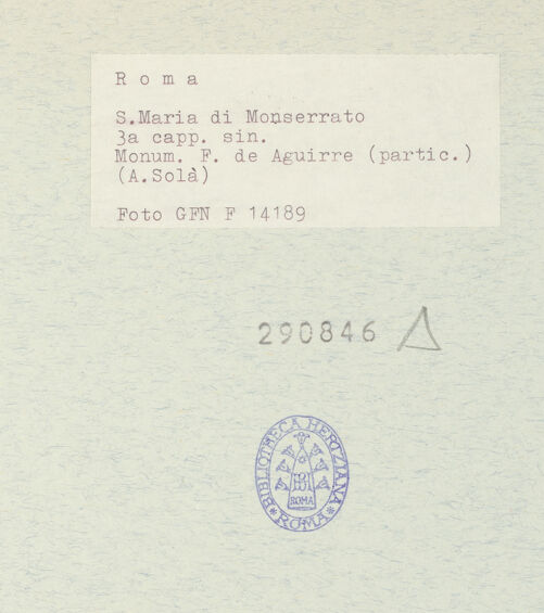 Rückseite von ICCD [https://rightsstatements.org/page/CNE/1.0/] Grabmal des Felix de Aguirre - Detail: Medaillon mit dem Bildnis des Verstorbenen, bh290846_recto. Foto.