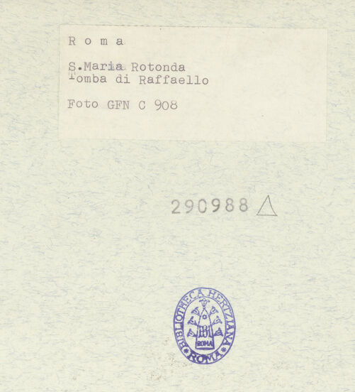 Rückseite von ICCD (GFN) [https://www.deutsche-digitale-bibliothek.de/content/lizenzen/rv-ez/] Grab Raffaels - Gesamtansicht, bh290988_recto. Foto.
