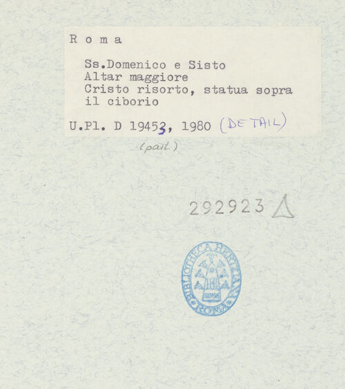 Rückseite von Bibliotheca Hertziana [https://www.deutsche-digitale-bibliothek.de/content/lizenzen/rv-fz/] Tabernakelbau in Gestalt eines halben Rundtempels über Säulen - Bekrönung, Detail: der auferstandene Christus, bh292923_recto. Foto.